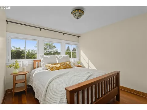 5328 SW 42nd Avenue Portland OR 97221