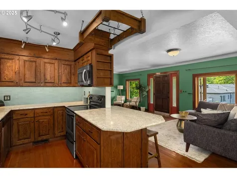 5328 SW 42nd Avenue Portland OR 97221