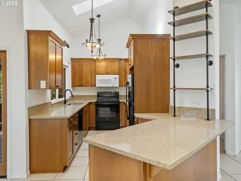 1826 E Carol Ann Drive Newberg OR 97132