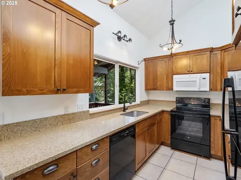 1826 E Carol Ann Drive Newberg OR 97132