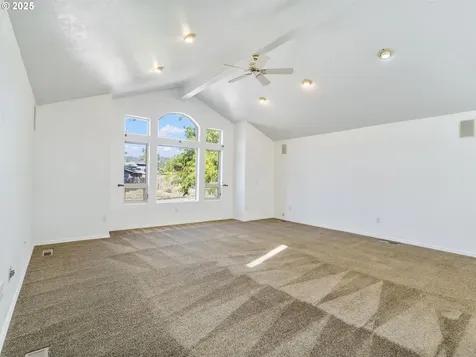 1826 E Carol Ann Drive Newberg OR 97132
