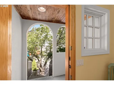 9946 NW Abbey Road Portland OR 97229
