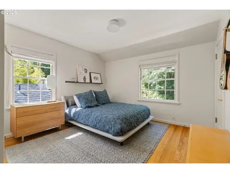 416 NW Hermosa Boulevard Portland OR 97210