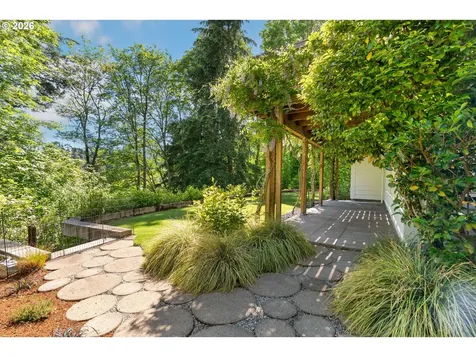 416 NW Hermosa Boulevard Portland OR 97210