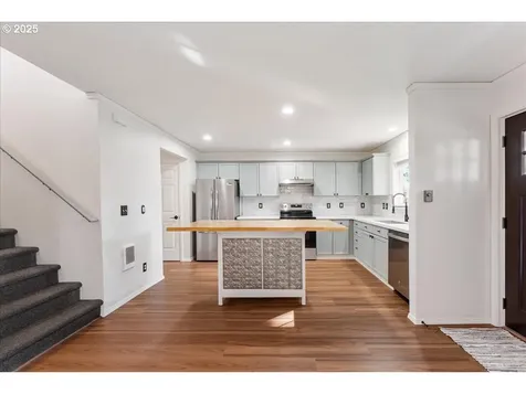 16571 NE Hoyt Terrace Portland OR 97230