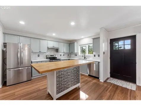16571 NE Hoyt Terrace Portland OR 97230