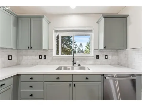 16571 NE Hoyt Terrace Portland OR 97230