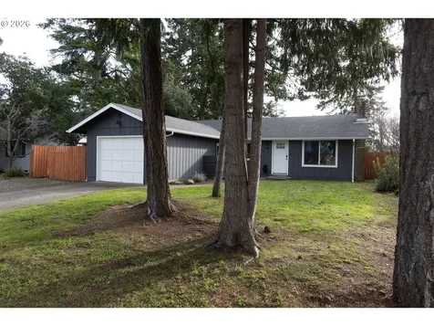 2040 20th Street Florence OR 97439