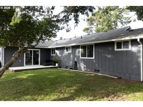2040 20th Street Florence OR 97439