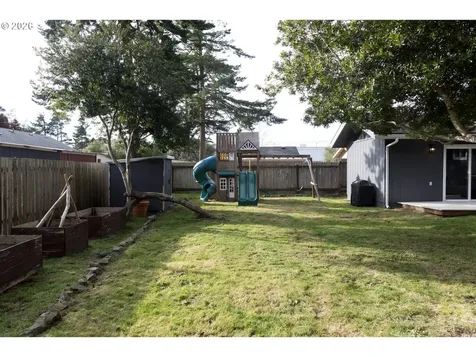2040 20th Street Florence OR 97439