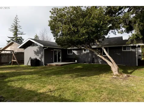 2040 20th Street Florence OR 97439