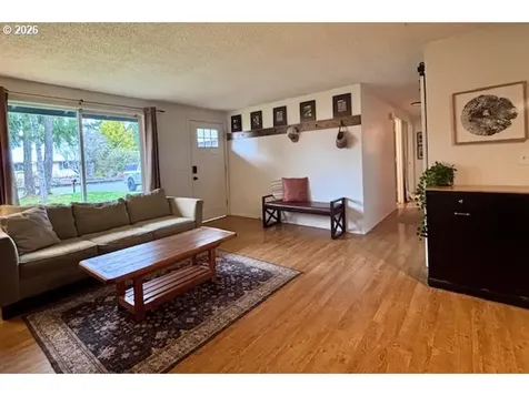 2040 20th Street Florence OR 97439