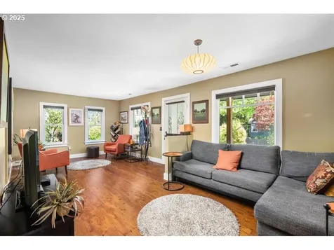5341 SW 50th Avenue Portland OR 97221