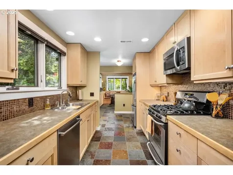 5341 SW 50th Avenue Portland OR 97221