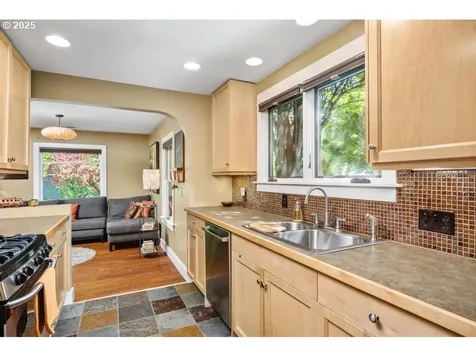 5341 SW 50th Avenue Portland OR 97221