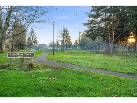 1660 SE Lewellyn Avenue Troutdale OR 97060