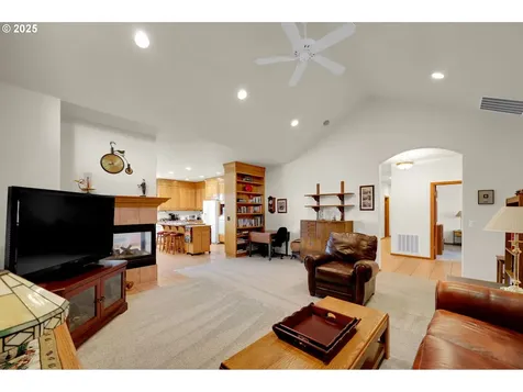 1789 Lake Shore Drive Eugene OR 97408