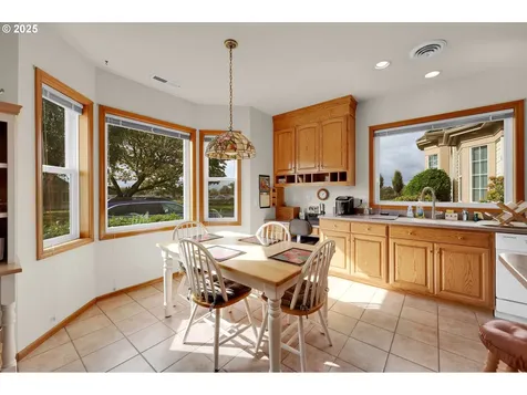 1789 Lake Shore Drive Eugene OR 97408