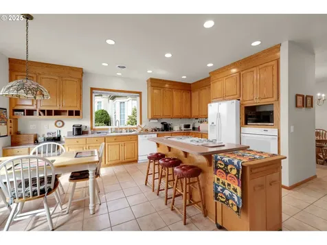 1789 Lake Shore Drive Eugene OR 97408