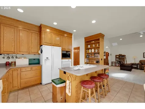 1789 Lake Shore Drive Eugene OR 97408
