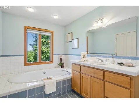 22016 Airport Road NE Aurora OR 97002