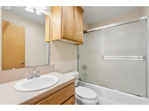 22016 Airport Road NE Aurora OR 97002
