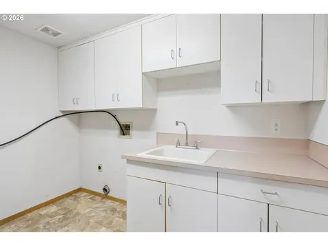22016 Airport Road NE Aurora OR 97002