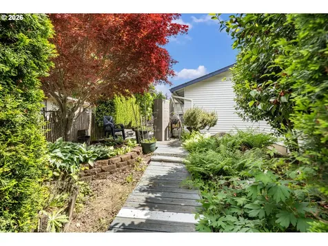 18321 NE Wasco Street Portland OR 97230