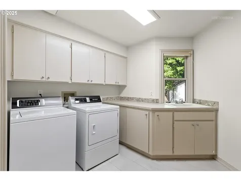 5104 Hastings Court Lake Oswego OR 97035