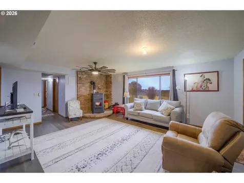950 SE Dover Lane Madras OR 97741