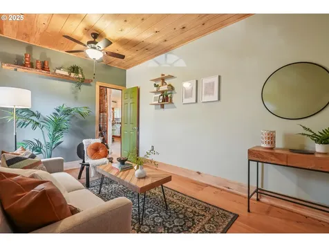 7155 N Greenwich Avenue Portland OR 97217
