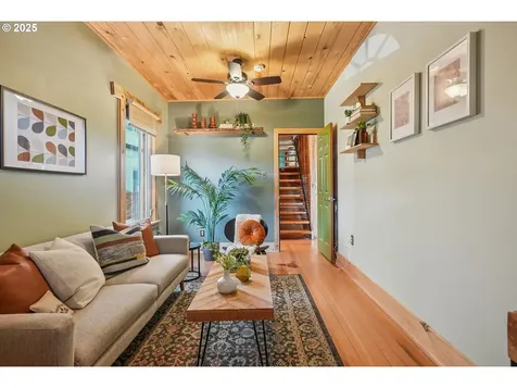 7155 N Greenwich Avenue Portland OR 97217