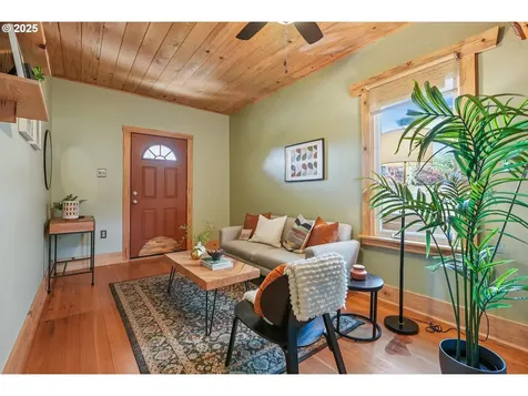 7155 N Greenwich Avenue Portland OR 97217