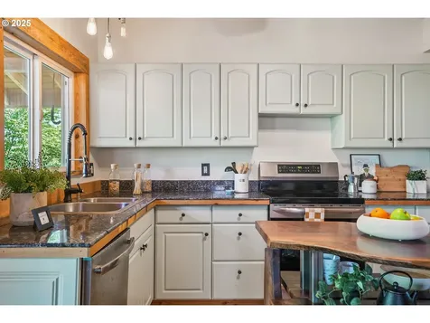 7155 N Greenwich Avenue Portland OR 97217