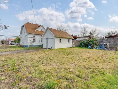 933 NW Cedar Street Mcminnville OR 97128