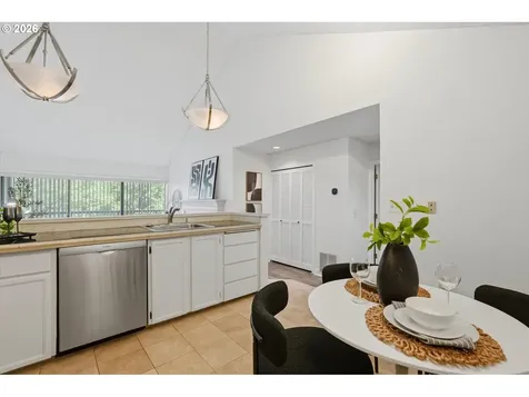 5250 S Landing Drive Portland OR 97239