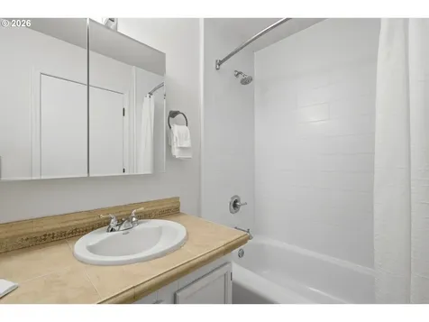 5250 S Landing Drive Portland OR 97239