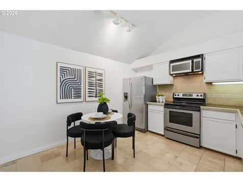 5250 S Landing Drive Portland OR 97239