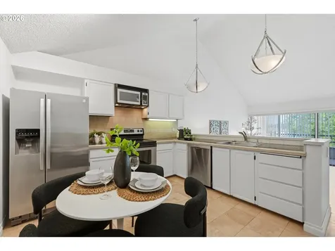 5250 S Landing Drive Portland OR 97239