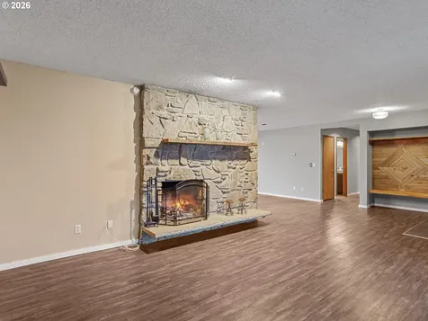 5915 SW Illinois Street Portland OR 97221