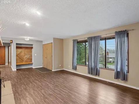 5915 SW Illinois Street Portland OR 97221