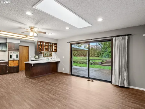 5915 SW Illinois Street Portland OR 97221
