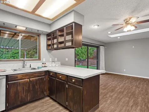 5915 SW Illinois Street Portland OR 97221