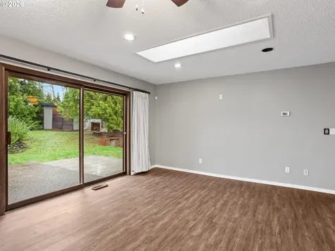 5915 SW Illinois Street Portland OR 97221