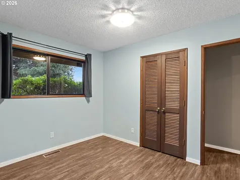 5915 SW Illinois Street Portland OR 97221