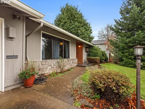 5915 SW Illinois Street Portland OR 97221