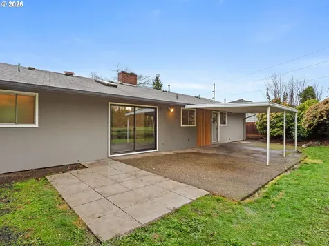 5915 SW Illinois Street Portland OR 97221