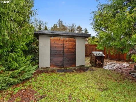 5915 SW Illinois Street Portland OR 97221