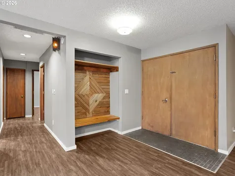 5915 SW Illinois Street Portland OR 97221