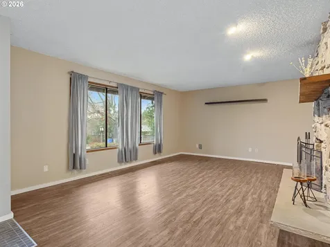 5915 SW Illinois Street Portland OR 97221